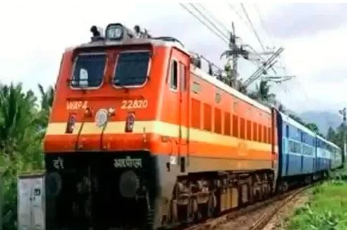 छठ महापर्व को लेकर अभी से ही ट्रेन की टिकटों को लेकर मारामारी, रेलवे लगायेगी अतरिक्त कोच