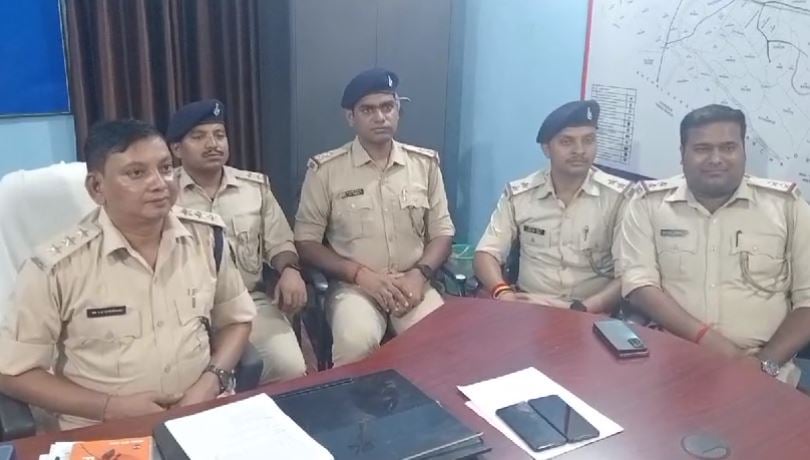 पेट्रोल पंप में हवाई फायरिंग करने वाले दो आरोपी गिरफ्तार, रंगदारी को लेकर कराई गई थी फायरिंग