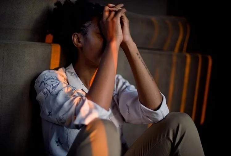 सावधान! अगर आप कर रहे हैं कुछ ऐसा महसूस तो हो जाएं सतर्क, हो सकते हैं डिप्रेशन का शिकार