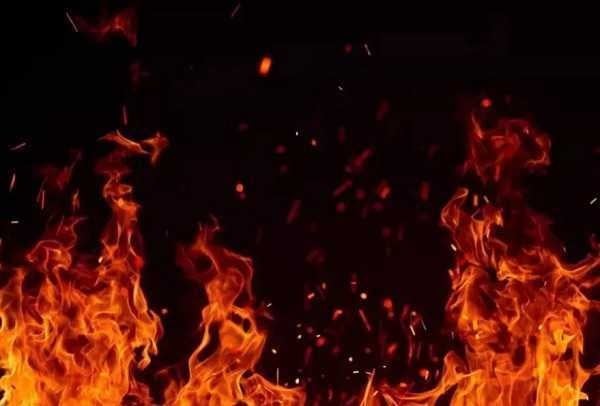 Ranchi breaking- होटल मौर्या में ठहरे यात्रियों ने लगायी आग, तीन दिनों से ठहरे थे यात्री