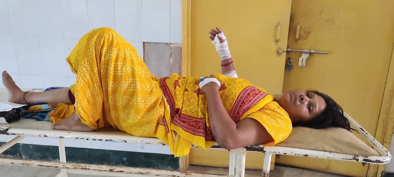 शराब बना जान का दुश्मन! शराबी पति की प्रताड़ना से तंग आकर छत से कूदी पत्नी, PJMCH में भर्ती