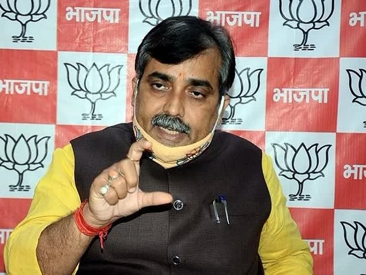 अफसरशाही में रुकी मंत्री जी की गाड़ी, तो बमके मंत्री ने पूछा, SP/DM बड़ा होता है या मंत्री