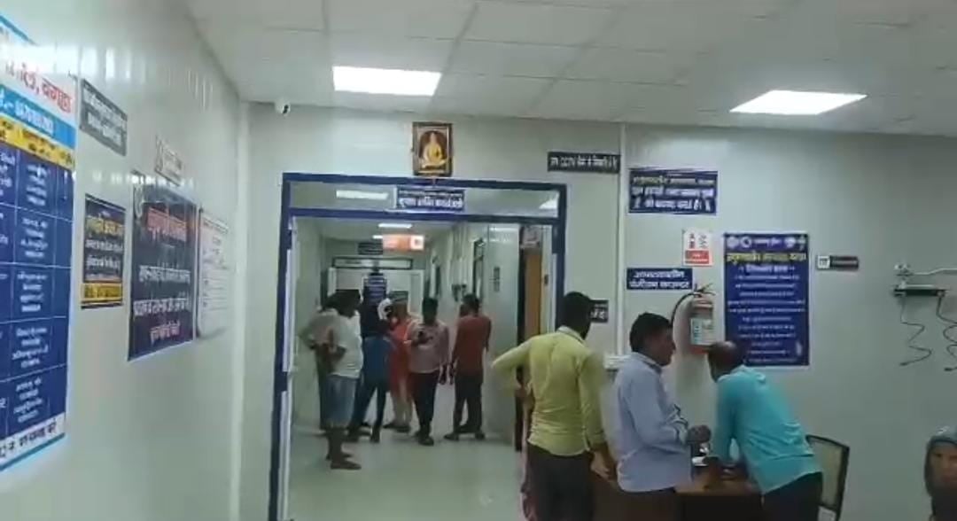 एम्बुलेंस के अभाव में बेमौत मर रहे हैं मरीज़, लेकिन सुधर नहीं रही है अस्पतालों की व्यवस्था, जिम्मेदार कौन?