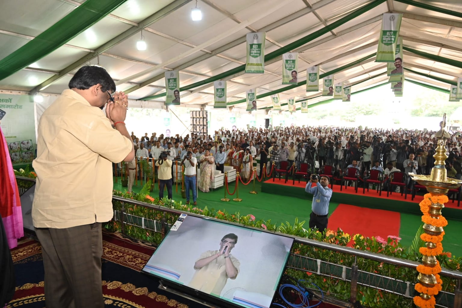 राज्य में पहली बार आंगनबाड़ी सेविका और मजदूर के बच्चे बने अधिकारी, भाजपा को इसी बात का हो रहा दर्द: सीएम