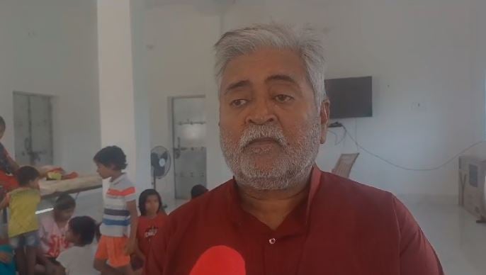 हरेराम पांडे की निस्वार्थ सेवा को सलाम, बेसहारा बच्चियों की कर रहे परवरिश, महानायक अभिताभ बच्चन भी हैं मुरीद