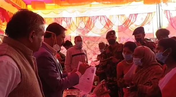 गुमला के गांवों में दी जा रही जानकारी,  यूनिवर्सल पेंशन योजना का कैसे उठाएं लाभ
