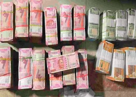 ट्रक में मिली बेशुमार दौलत, 750 करोड़ रुपए मिले, जानिए पुलिस ने बाद में क्यों छोड़ दिया