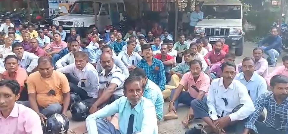 अंग्रेज गए अंग्रेजियत नहीं, गुलाम की तरह मजदूरों से काम लेकर मालिक ने नहीं दिया पगार, मजदूर आत्मदाह करने को मजबूर