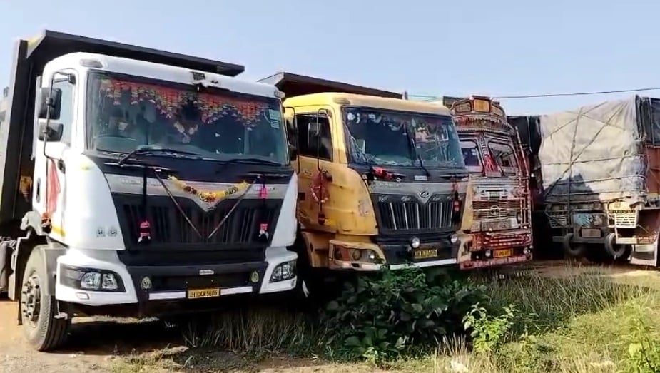 देवघर: अवैध गिट्टी और बोल्डर लदे सात वाहन को पुलिस ने किया जब्त, 6 चालक गिरफ्तार