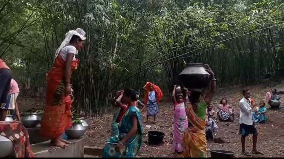 साहिबगंज: हेमन्त सरकार के विकास का दावा फेल! पानी की किल्लत से ग्रामीण परेशान,लोग बदलाव के लिए कर रहे हैं 2024 का इंतजार