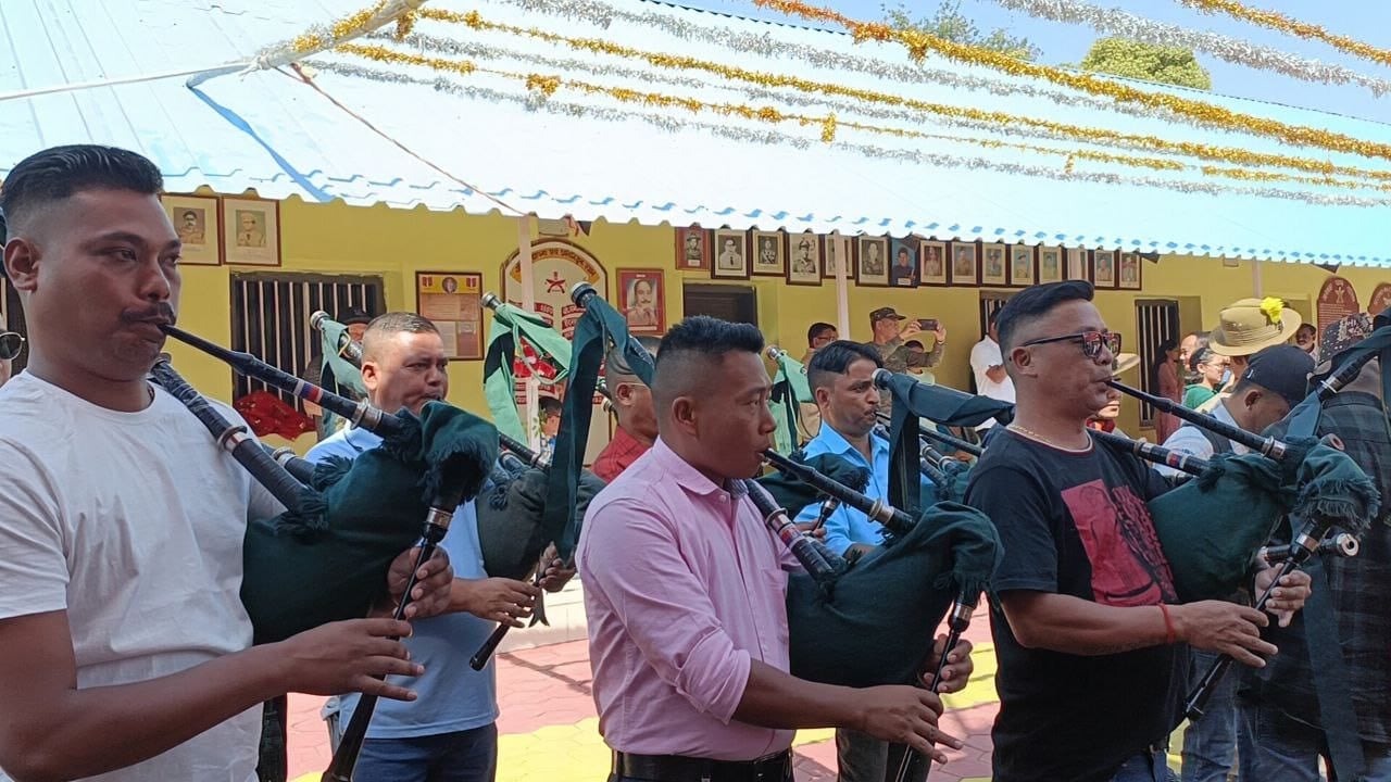 जवानों ने राइफल से सलामी देते हुए की मां दुर्गा की खास पूजा,  डोली में बिठाकर फुलपाती की हुई रस्म