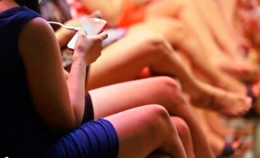 SEX RACKET: देह व्यपार के गंदे धंधे पर पुलिस का डंडा ! लगभग 2000 स्पा और होटलों पर पड़ा छापा, जानिए ये कहां हुआ