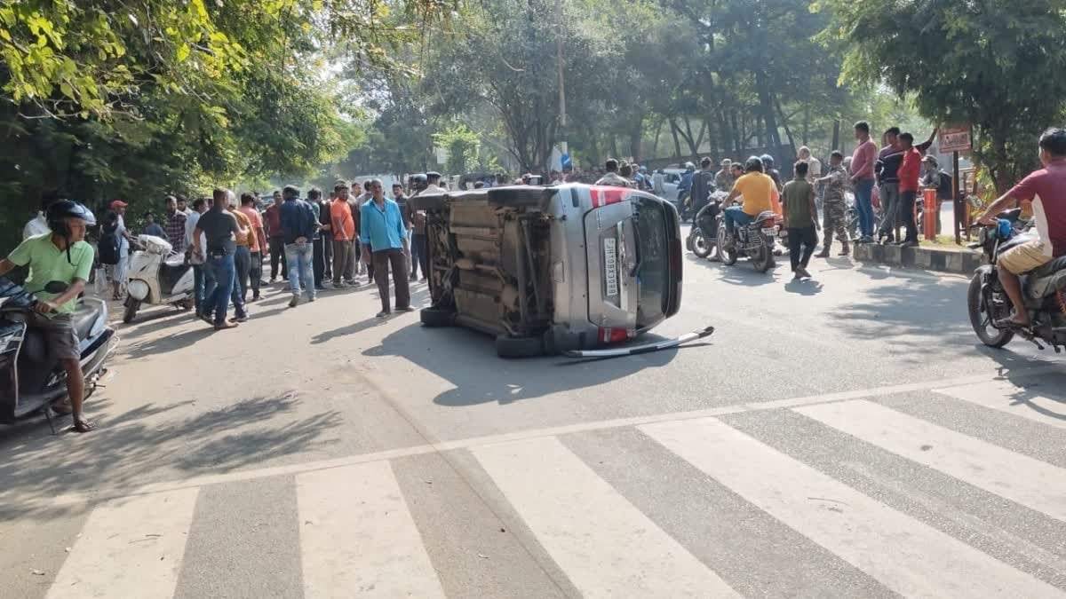 रांची: महिला को ठोकर मार दूर तक घसीटता रहा कार चालक, स्थानीय लोगों ने दिव्यांग चालक की जमकर की धुनाई