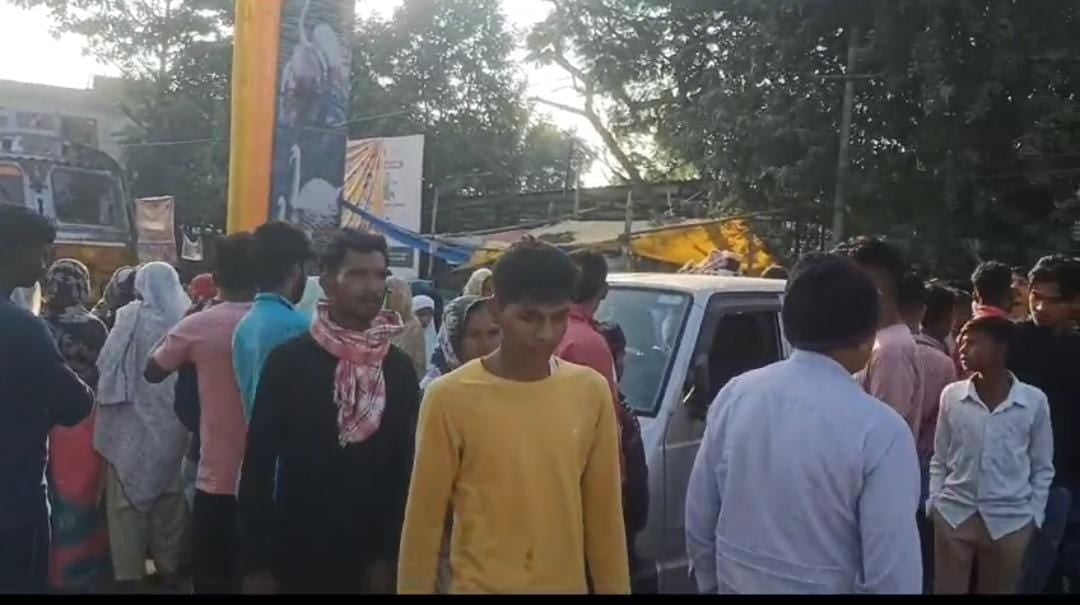 गुमला: डिलीवरी के बाद महिला की मौत, परिजन और ग्रामीणों ने किया हंगामा, अस्पताल पर लगाया ये आरोप