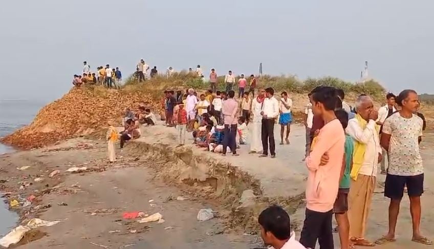 मूर्ति विसर्जन के दौरान तीन बच्चे गंगा नदी में डूबे, दो बच्चों ने खोया संतुलन तीसरा बचाने में डूबा