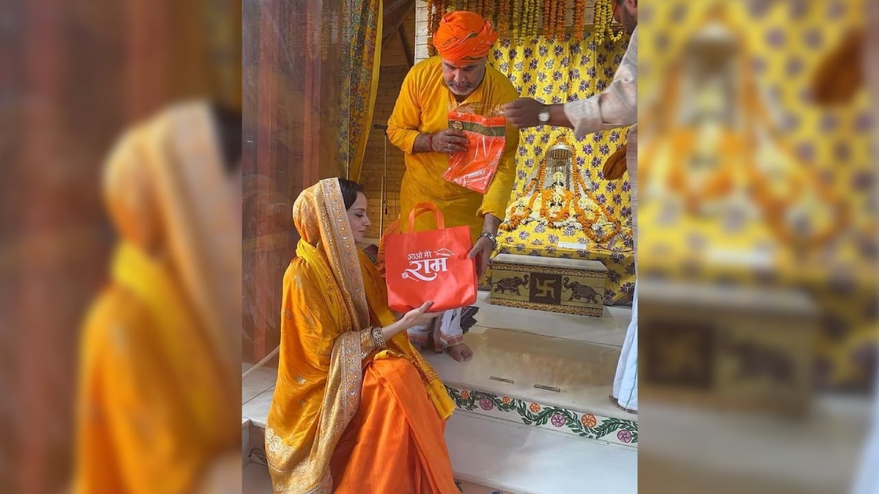 भगवा रंग साड़ी और माथे पर तिलक लगाकर राम मंदिर पहुंची एक्ट्रेस कंगना, कंस्ट्रक्शन साइट का भी लिया जायजा