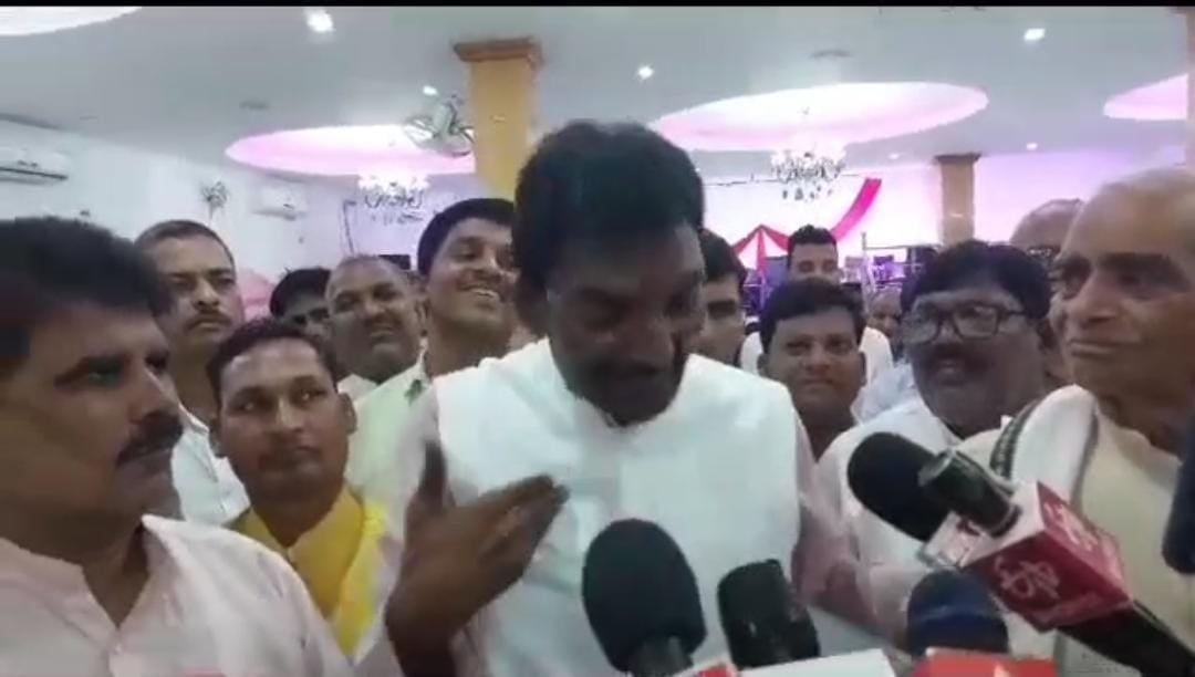 RJD विधायक फतेह बहादुर ने मां दुर्गा पर दिया आपत्तिजनक बयान, मां को बताया काल्पनिक और खुद को कहा महिषासुर का वंशज