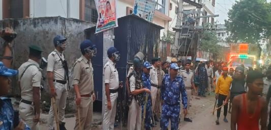 छपरा में मूर्ति विसर्जन के दौरान दो समुदायों के बीच झड़प, प्रशासन ने इंटरनेट किया बंद