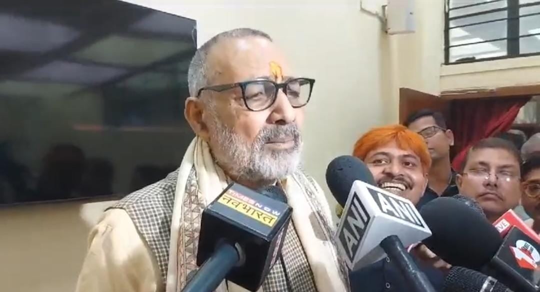 पटना:संस्कृत की परीक्षा में इस्लाम से जुड़े सवाल पूछने के मामले ने पकड़ा तूल, गिरिराज सिंह ने नीतीश कुमार पर लगाया ये आरोप