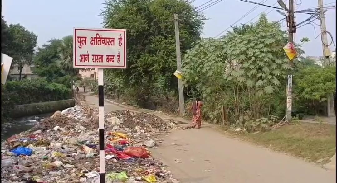 जमशेदपुर:बागबेड़ा से बड़ौदा खरकई नदी घाट के बीच बना पुल क्षतिग्रस्त, परिचालन पूरी तरह से बंद