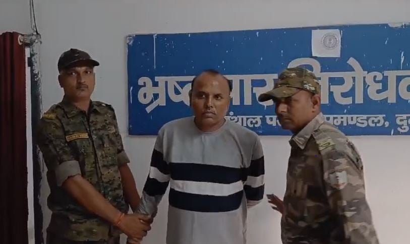 दुमका में एसीबी की कार्रवाई, पांच हजार रुपया रिश्वत लेते एएसआइ गिरफ्तार