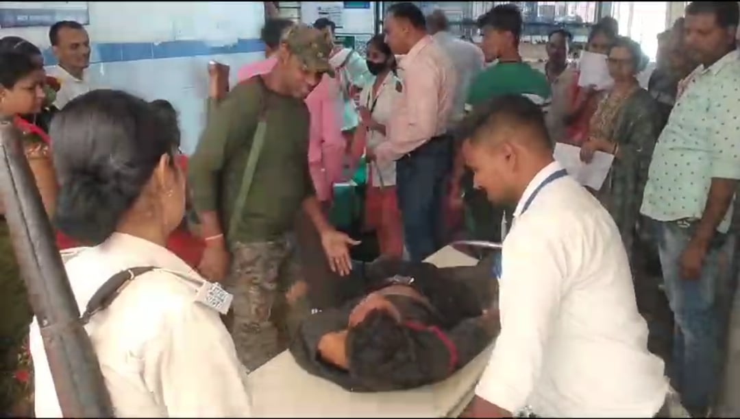 शराबबंदी की ऐसी-तैसी! शराब पीकर घंटों "आई लव यू यू" चिल्लाता रहा आशिक, अस्पताल में मचा हंगामा