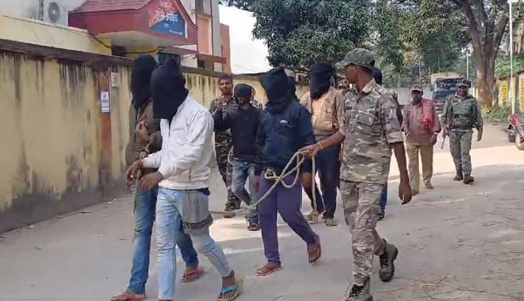 गुमला : पुलिस ने जुआ खेलते 9 जुआरियों को किया गिरफ्तार, नगद राशि और वाहन जब्त