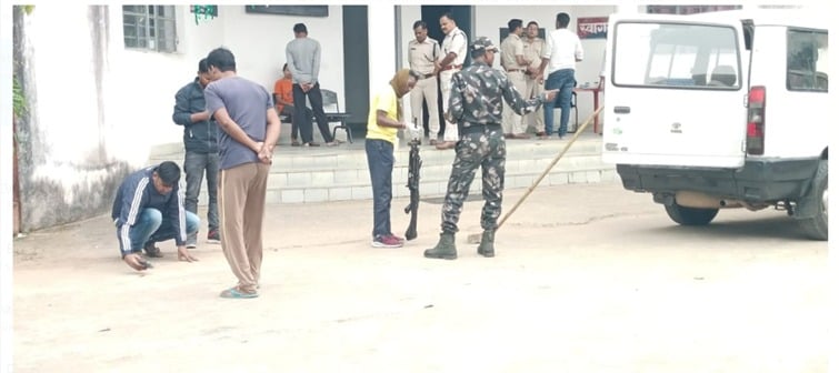 पुलिस जवान ने सर्विस राइफल से खुद को मारी गोली, मामले की जांच में जुटी पुलिस