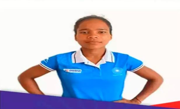 रेलवे ने एक और महिला हॉकी प्लेयर की तकदीर संवारी, रोपनी कुमारी को दी नौकरी