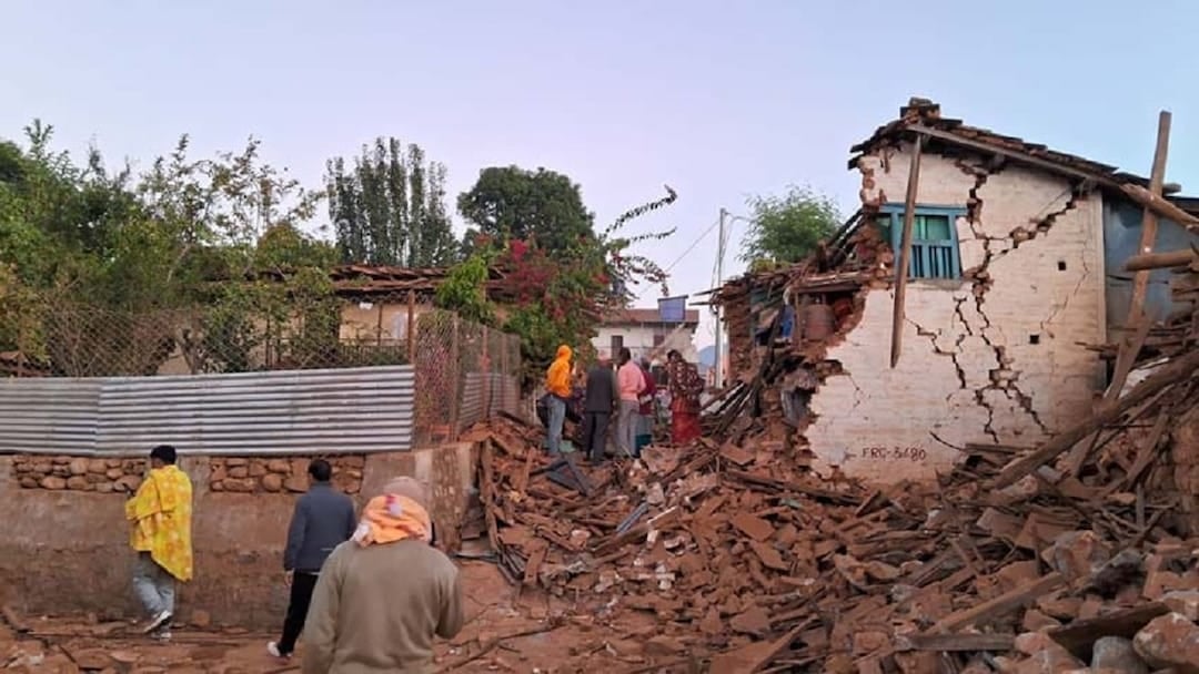नेपाल में भूकंप से भारी तबाही, डेढ़ सौ से अधिक लोगों की मौत
