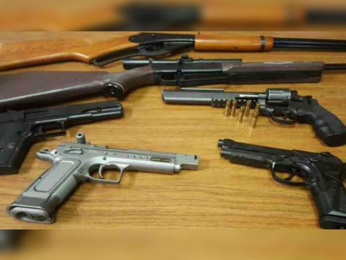 DHANBAD!!घर में बैठने से तो पेट नहीं चलेगा ,इसलिए भी जरुरी हो गया है हथियार रखना