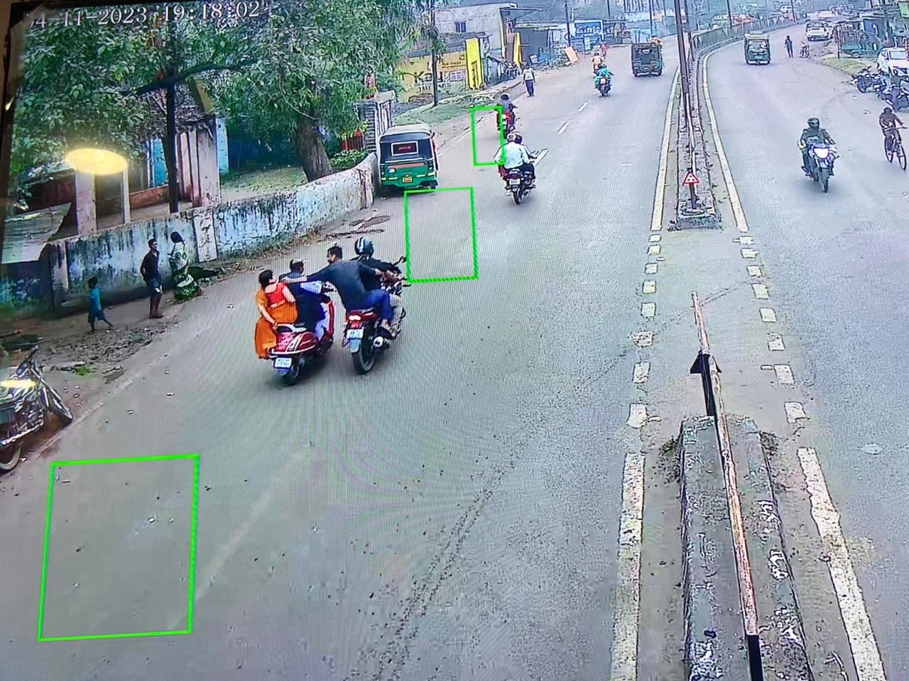धनबाद पुलिस के अलर्ट मोड के दावे के बीच धनबाद में अपराधियों ने मनाया "फुल संडे",तीन चेन छीनी, एक घर में डाला डाका