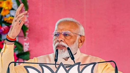 पीएम मोदी ईश्वर का अवतार! भाजपा का दावा, हर सौ वर्ष में होता है एक महामानव का आगवन, सुभाष-विवेकानन्द के बाद हुआ अवतरण