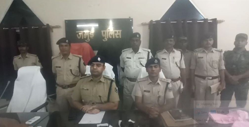 जमुई: बड़ी वारदात को अंजाम देने की योजना बनाने वाले चढ़े पुलिस के हत्थे, पुलिस ने हथियार के साथ किया गिरफ्तार