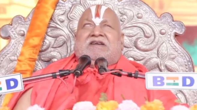 नीतीश कुमार द्वारा जनसंख्या नियंत्रण बयान पर बरसे रामनगर के जगदुरू रामभ्रदाचार्य, कहा ‘उसी समय उनकी जीभ क्यों नहीं काट ली गई’