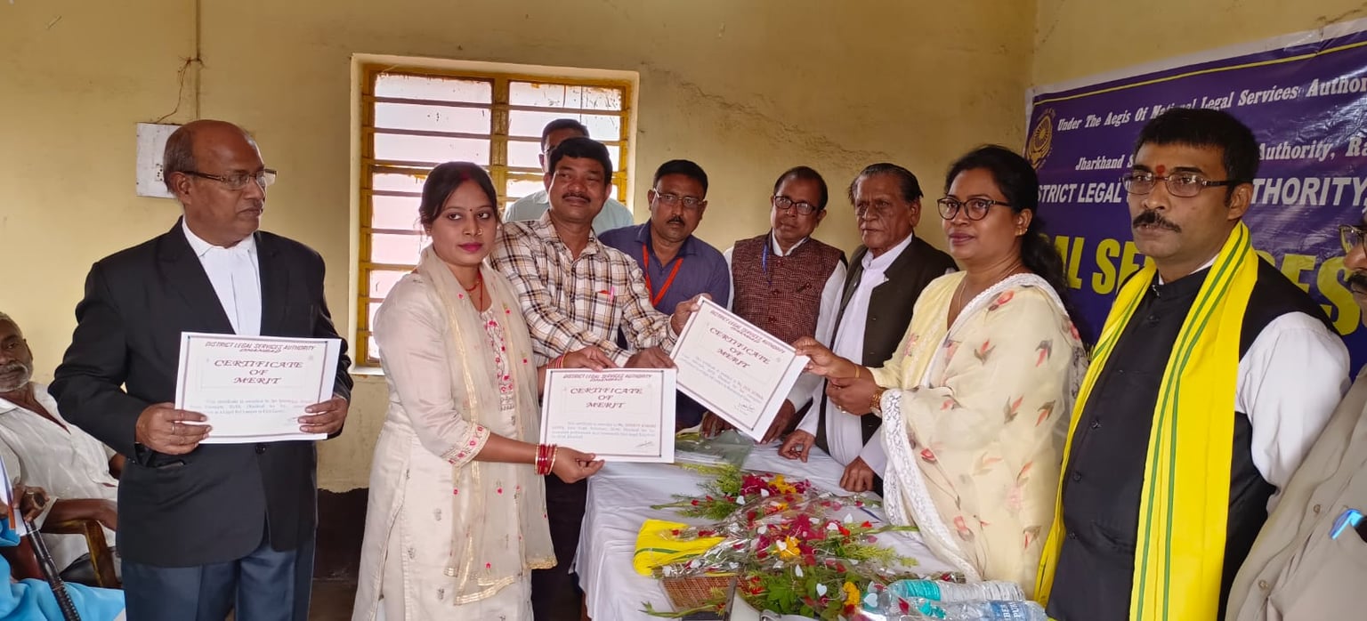 DHANBAD: जानकारी के अभाव में लोग रह जाते हैं  अधिकारों से वंचित, सेवा  दिवस पर दी गई जानकारी