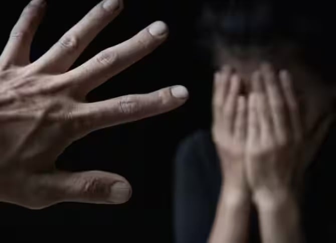 शर्मनाक! चाचा ने बिस्किट खिलाने के बहाने भतीजी का किया रेप, फिर गला दबाकर ली जान