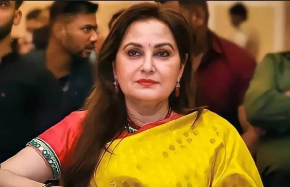 कभी भी हो सकती है बॉलीवुड एक्ट्रेस और पूर्व सांसद जयाप्रदा की गिरफ्तारी!  गैर जमानती वारंट जारी, जानिए क्या है मामला