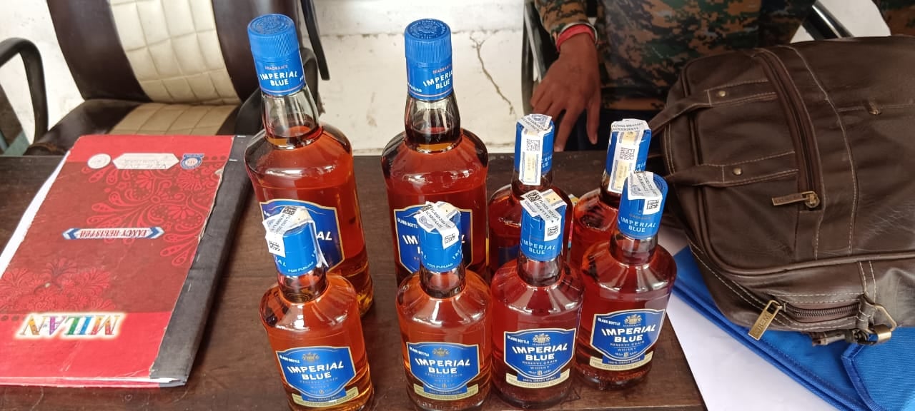 फिर बिहार में शराबबंदी की खुली पोल, राजधानी पटना से 35 लाख की विदेशी शराब का जखीरा बरामद