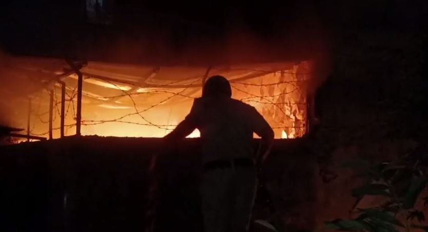 पटना : शहर में दो जगह लगी भीषण आग, एक कॉस्मेटिक की दुकान दूसरा मकान, जानिए पूरी घटना