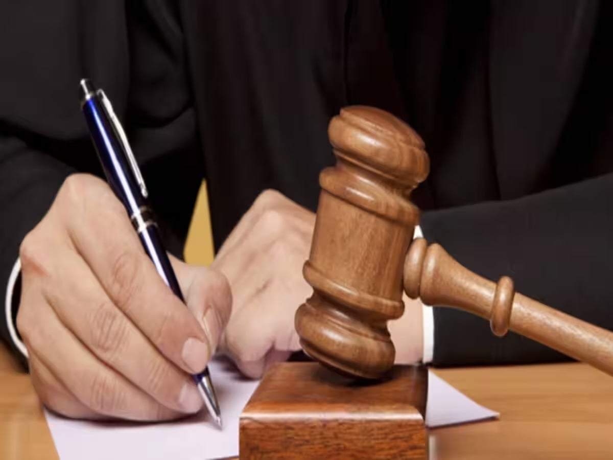 रांची : झारखंड हाईकोर्ट में जिला जज रैंक के 12 न्यायिक पदाधिकारियों का हुआ तबादला, देखें लिस्ट