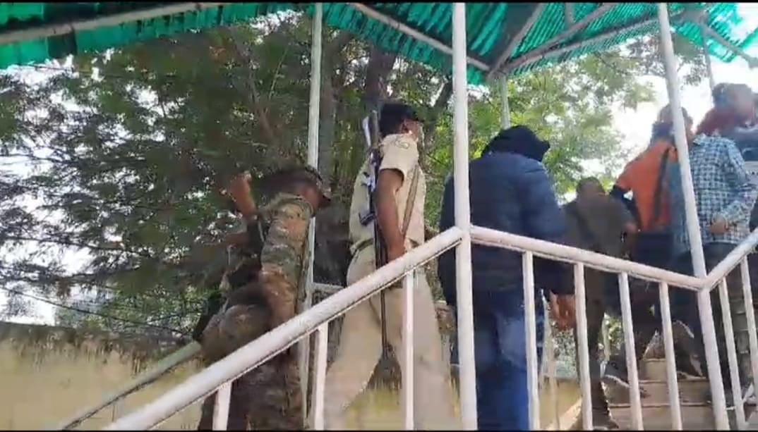 पढ़िए -यह शातिर "फंड मैनेजर" कैसे रंगदारी का पैसा पहुंचाता  था प्रिंस खान को