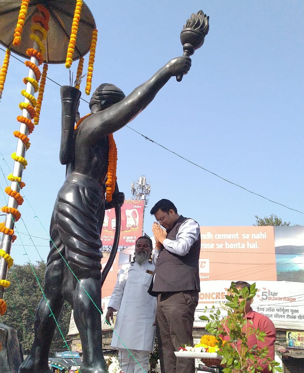 "तत्कालीन युग के एकलव्य थे भगवान बिरसा मुंडा",धनबाद में अर्पित किया गया श्रद्धा सुमन