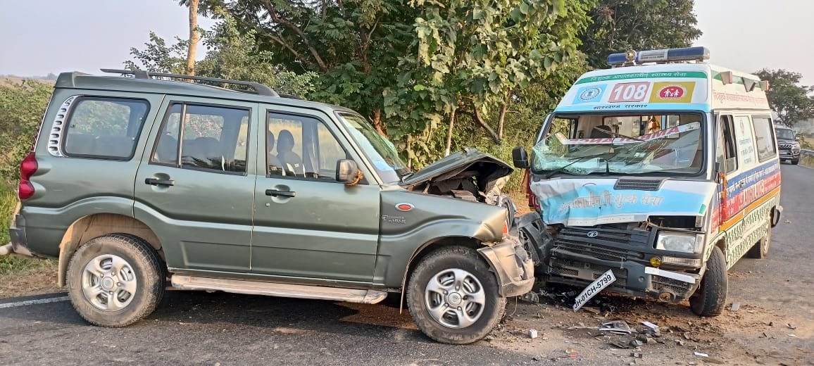 देवघर: एंबुलेंस और स्कॉर्पियो की आमने-सामने टक्कर, तीन घायल