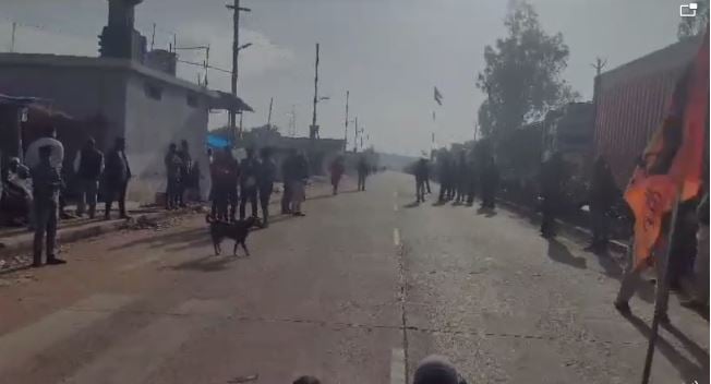 Big breaking- लोक आस्था के महापर्व के पहले तनाव पैदा करने की साजिश, मंदिरों में प्रतिमा के साथ तोड़ फोड़, आक्रोशित लोगों ने किया एन एच- 75 जाम