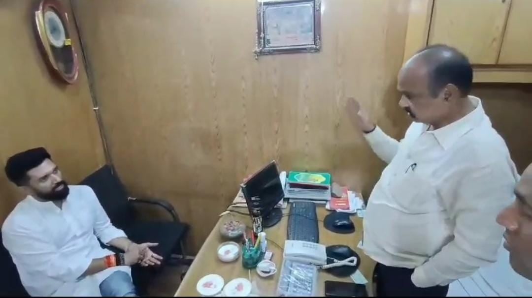 JAMUI:अस्पताल की लापरवाही देख नीतीश कुमार पर भड़के चिराग पासवान, कहा- मुख्यमंत्री जी आपकी नाकामियों की सजा बिहारियों को कब तक मिलेगी