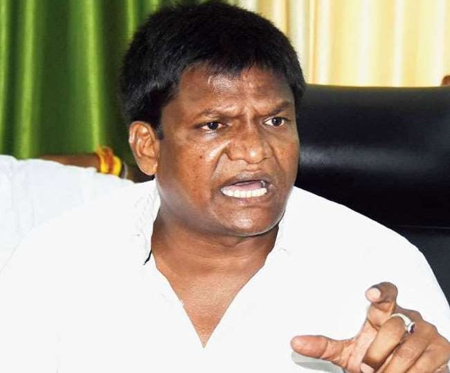 बाघमारा के चिटाहीधाम में धीरेंद्र शास्त्री के प्रस्तावित कार्यक्रम पर संशय के बादल ,जानिए विधायक की क्या है डिमांड