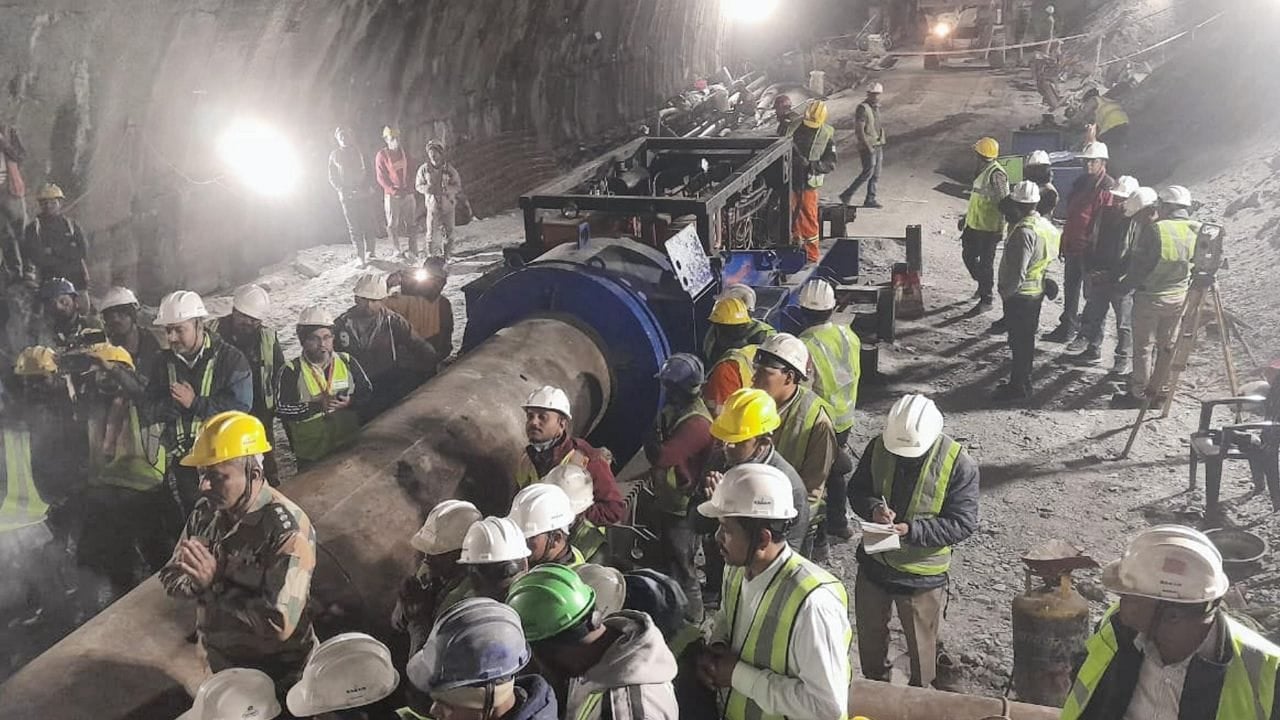 उत्तराखंड का उत्तरकाशी: मलवे में फंसे मजदूरों को सुरक्षित निकलने की उम्मीद बढ़ी,जानिए बचाव दल को क्या मिली है सफलता