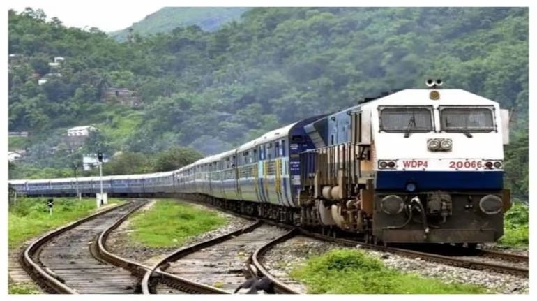 देवघर : बढ़ते कोहरे को देखते हुए रेल यात्रा में किया गया ये बदलाव, कहीं भी जाने से पहले जान लें ये जरूरी बात