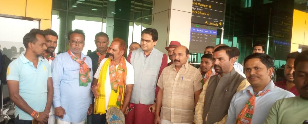 देवघर पहुंचे केंद्रीय राज्य मंत्री शांतनु ठाकुर, बीजेपी कार्यकर्ताओं ने गर्मजोशी से किया स्वागत, पढ़ें साहेबगंज में दो दिन क्या करेंगे मंत्री जी